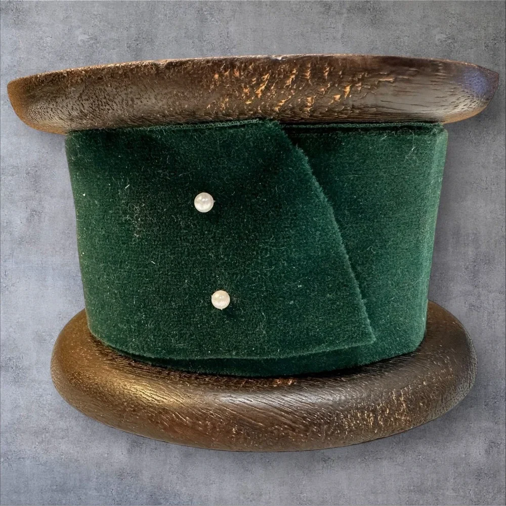 Martha Stewart GREEN VELVET 2‎ Inch Ribbon 10 Yards WOODEN Spool - read